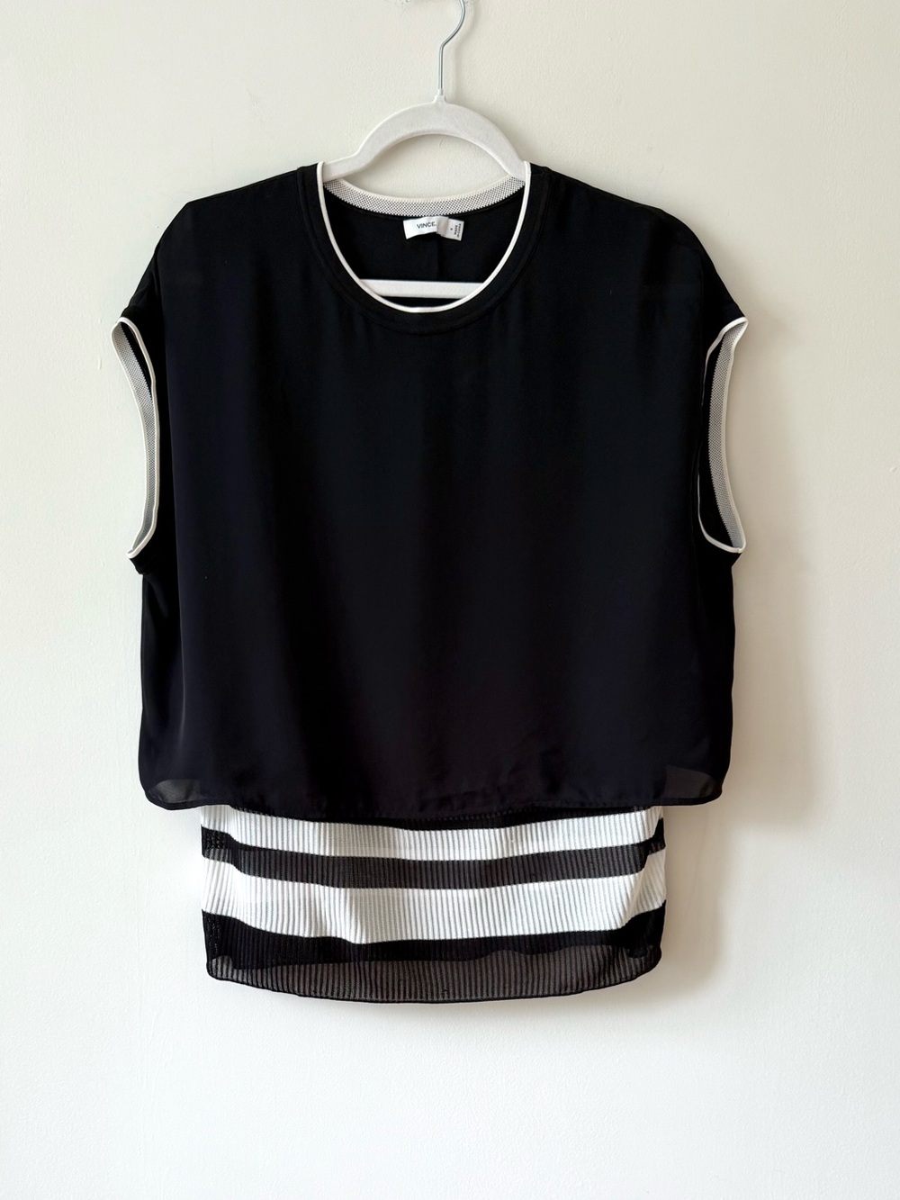 Vince NWOT Layered Sleeveless Top Size S Black White Quiet Luxury